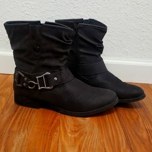 Maurices size 11W Black Booties
